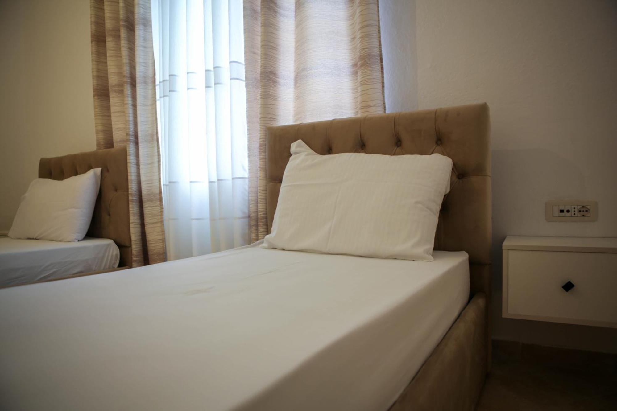 Apartment Jani Sarande Bagian luar foto
