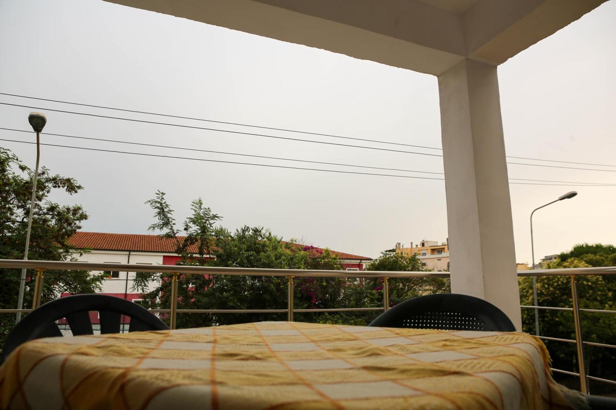 Apartment Jani Sarande Bagian luar foto